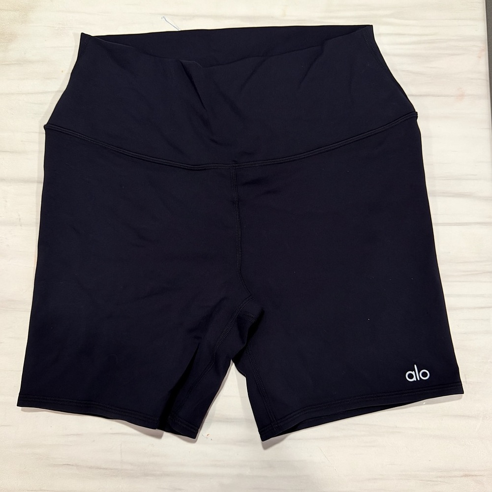 ALO Yoga Women's Black Bike Shorts